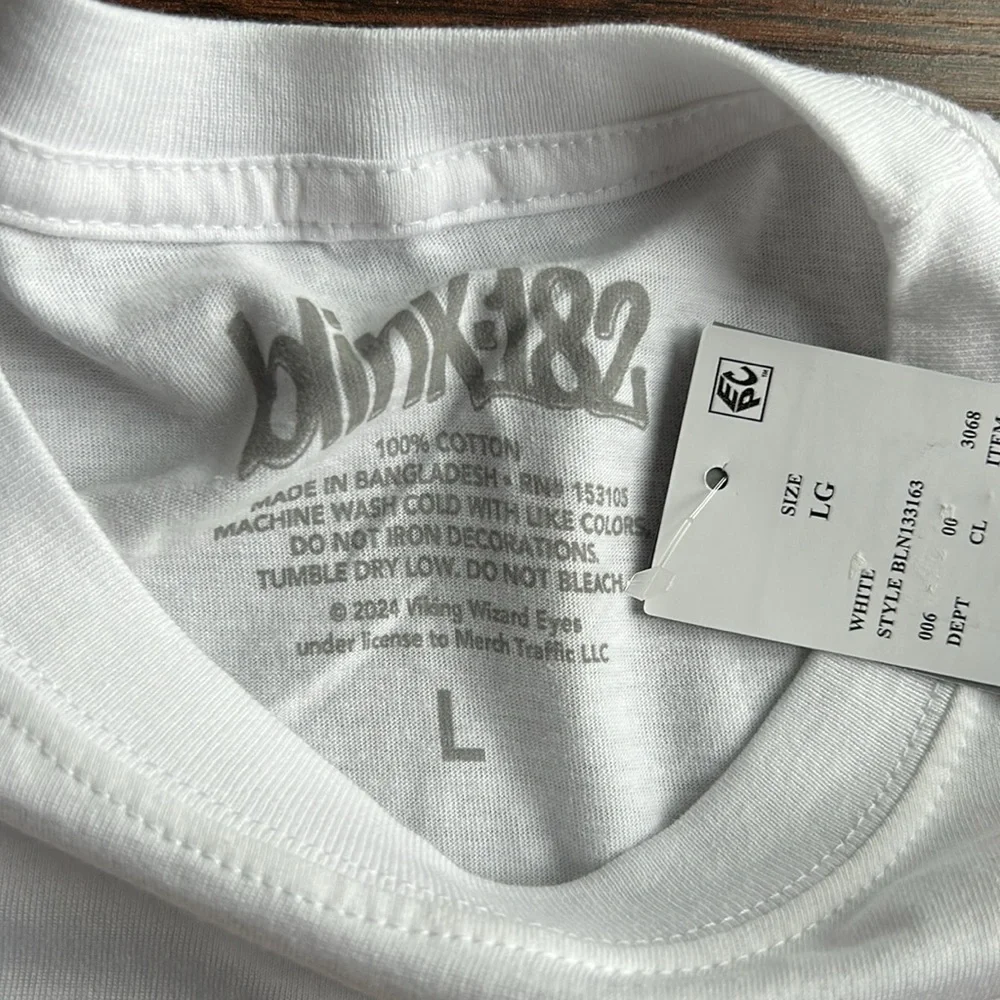 NWT Men's Blink-182 Graphic T-Shirt | Blink-182 | Blink-182 Concert Tee - Picture 4 of 5